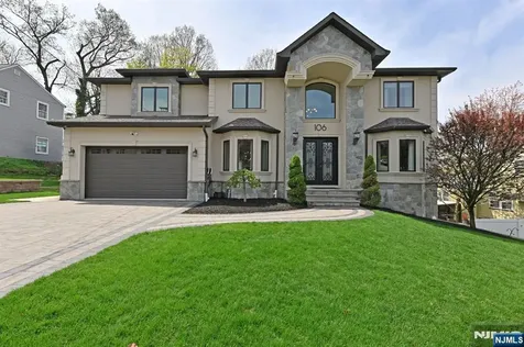 106 Arnot Place Paramus NJ 07652