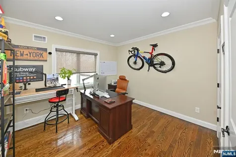 106 Arnot Place Paramus NJ 07652