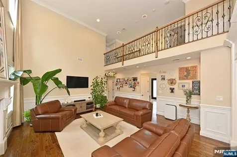106 Arnot Place Paramus NJ 07652