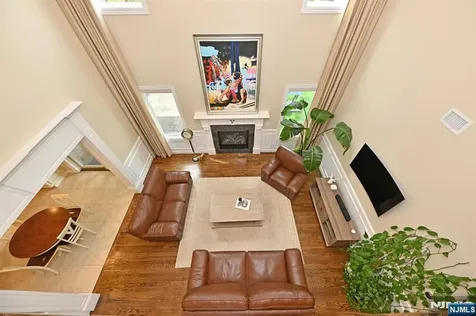 106 Arnot Place Paramus NJ 07652