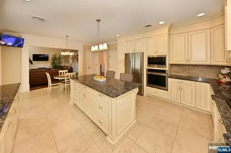 106 Arnot Place Paramus NJ 07652