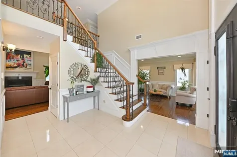 106 Arnot Place Paramus NJ 07652