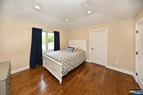 106 Arnot Place Paramus NJ 07652