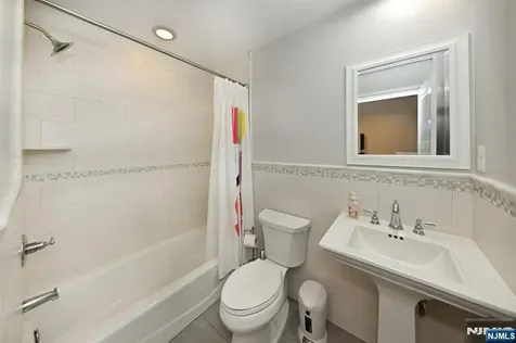 106 Arnot Place Paramus NJ 07652