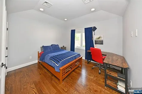 106 Arnot Place Paramus NJ 07652