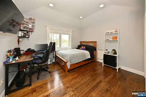 106 Arnot Place Paramus NJ 07652