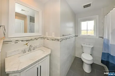 106 Arnot Place Paramus NJ 07652
