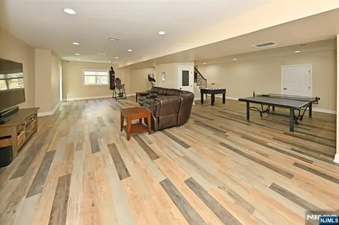 106 Arnot Place Paramus NJ 07652