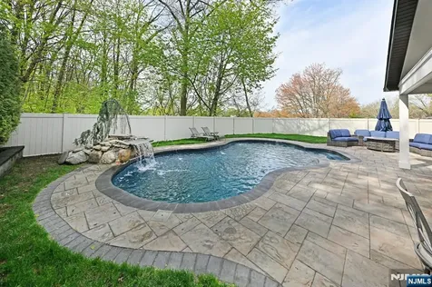 106 Arnot Place Paramus NJ 07652