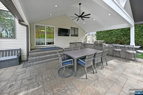 106 Arnot Place Paramus NJ 07652