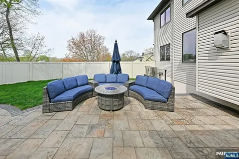 106 Arnot Place Paramus NJ 07652