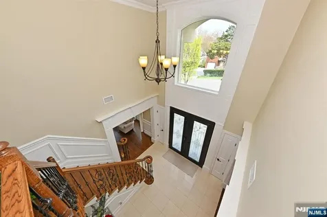 106 Arnot Place Paramus NJ 07652