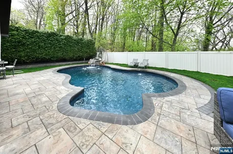106 Arnot Place Paramus NJ 07652