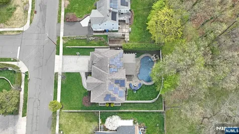 106 Arnot Place Paramus NJ 07652