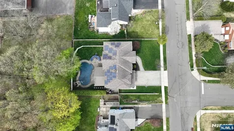 106 Arnot Place Paramus NJ 07652