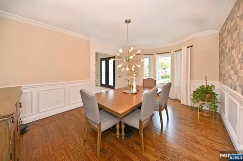 106 Arnot Place Paramus NJ 07652