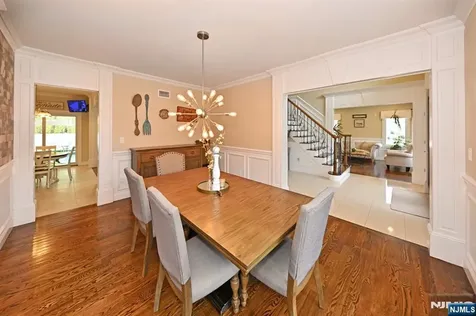 106 Arnot Place Paramus NJ 07652