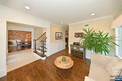 106 Arnot Place Paramus NJ 07652