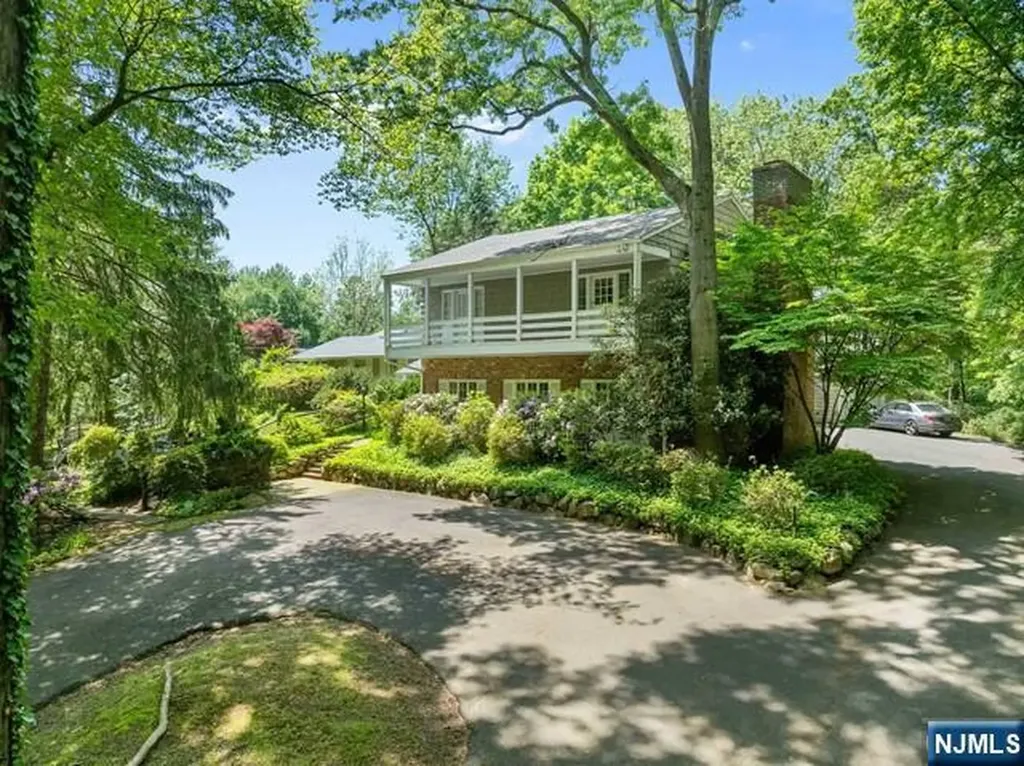 3 Lambs Lane Cresskill NJ 07626