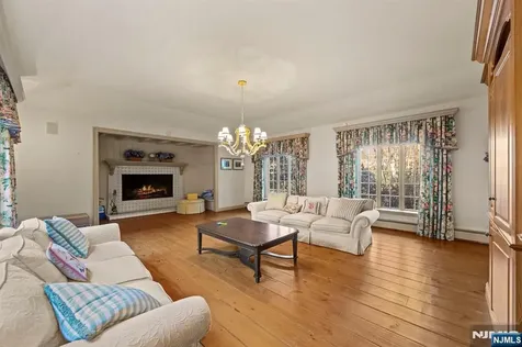 3 Lambs Lane Cresskill NJ 07626
