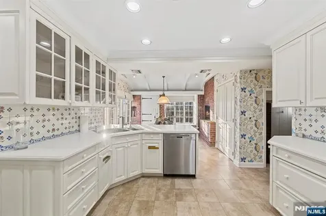 3 Lambs Lane Cresskill NJ 07626