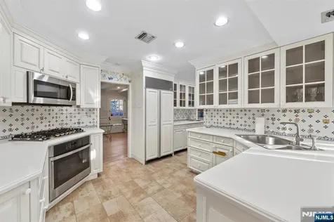 3 Lambs Lane Cresskill NJ 07626