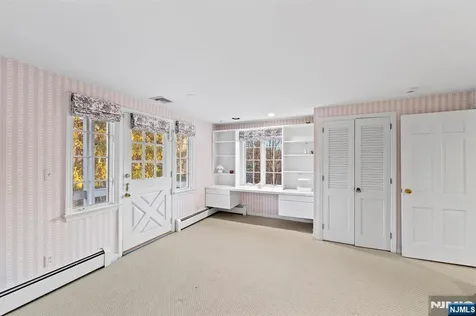 3 Lambs Lane Cresskill NJ 07626