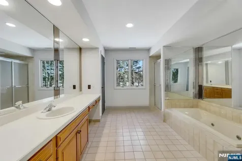 14 Washington Lane Mahwah NJ 07430