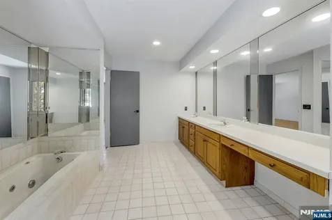 14 Washington Lane Mahwah NJ 07430