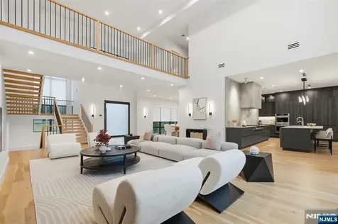 577 Floyd Street Englewood Cliffs NJ 07632