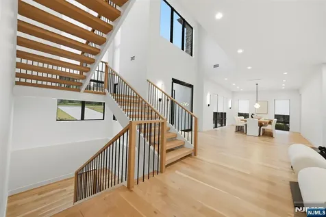 577 Floyd Street Englewood Cliffs NJ 07632