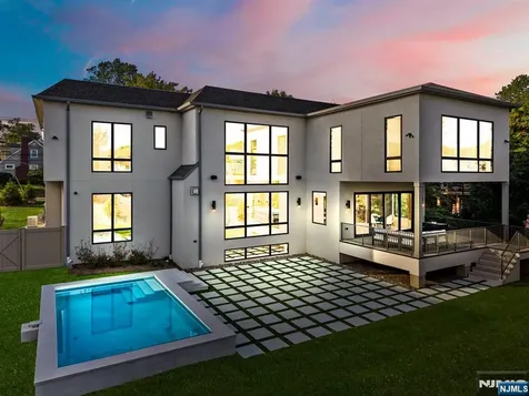 577 Floyd Street Englewood Cliffs NJ 07632