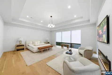 577 Floyd Street Englewood Cliffs NJ 07632