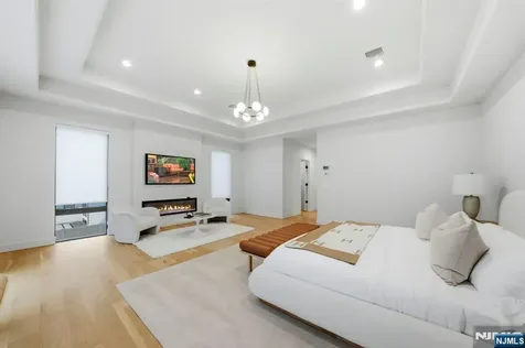 577 Floyd Street Englewood Cliffs NJ 07632