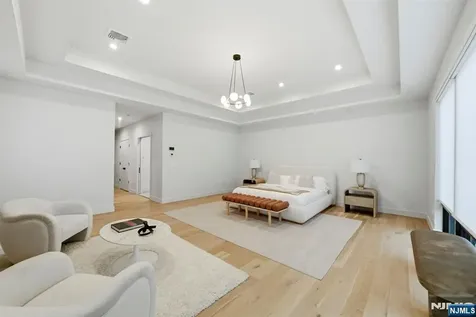577 Floyd Street Englewood Cliffs NJ 07632