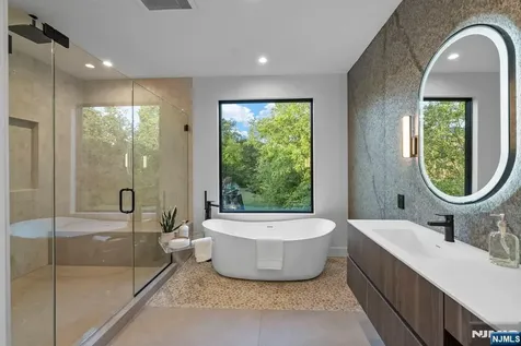 577 Floyd Street Englewood Cliffs NJ 07632