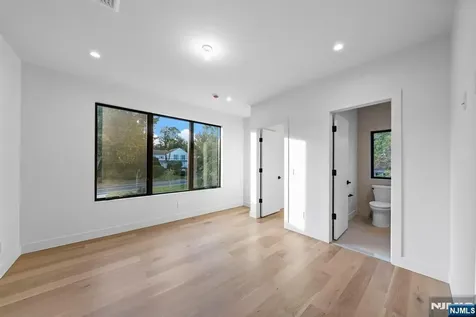 577 Floyd Street Englewood Cliffs NJ 07632