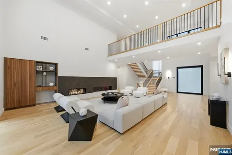 577 Floyd Street Englewood Cliffs NJ 07632