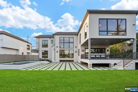 577 Floyd Street Englewood Cliffs NJ 07632