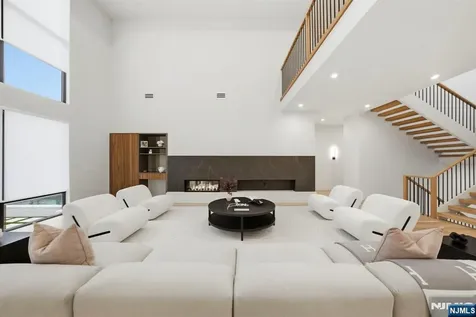 577 Floyd Street Englewood Cliffs NJ 07632