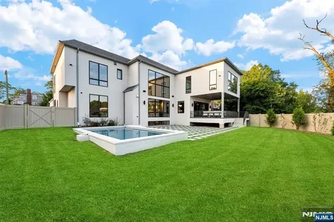 577 Floyd Street Englewood Cliffs NJ 07632