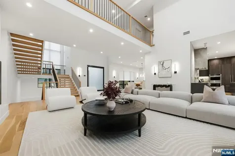577 Floyd Street Englewood Cliffs NJ 07632