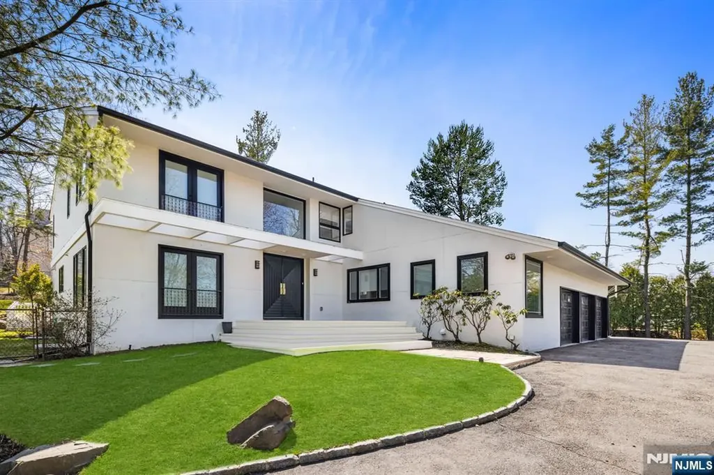 1 Hemlock Drive Cresskill NJ 07626