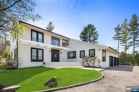 1 Hemlock Drive Cresskill NJ 07626