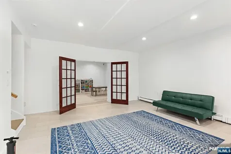 1 Hemlock Drive Cresskill NJ 07626