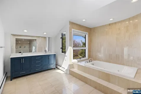 1 Hemlock Drive Cresskill NJ 07626
