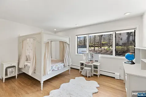 1 Hemlock Drive Cresskill NJ 07626