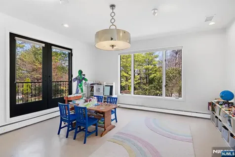 1 Hemlock Drive Cresskill NJ 07626