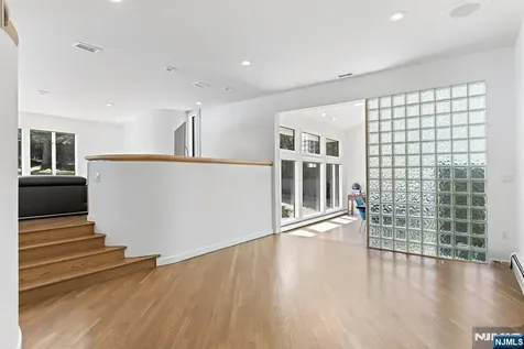 1 Hemlock Drive Cresskill NJ 07626