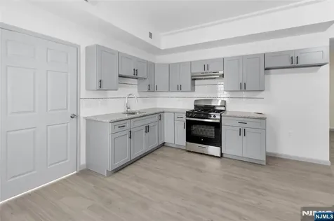 183 6th Street Newark NJ 07107